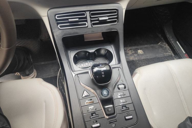 Used BYD Qin PLUS 2024 HONOR Edition DM-i 55KM Leading Model Gear Lever