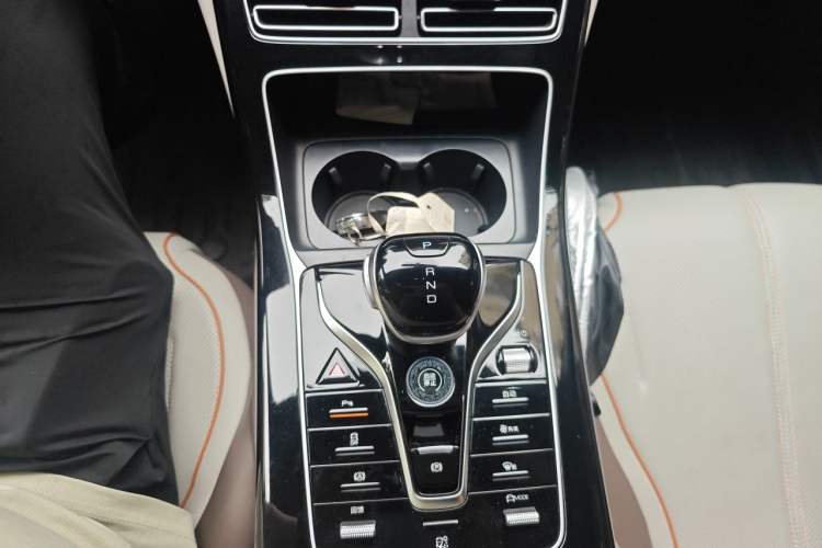 Used BYD Qin PLUS 2024 Honor Edition EV 510KM Leading Model Gear Lever