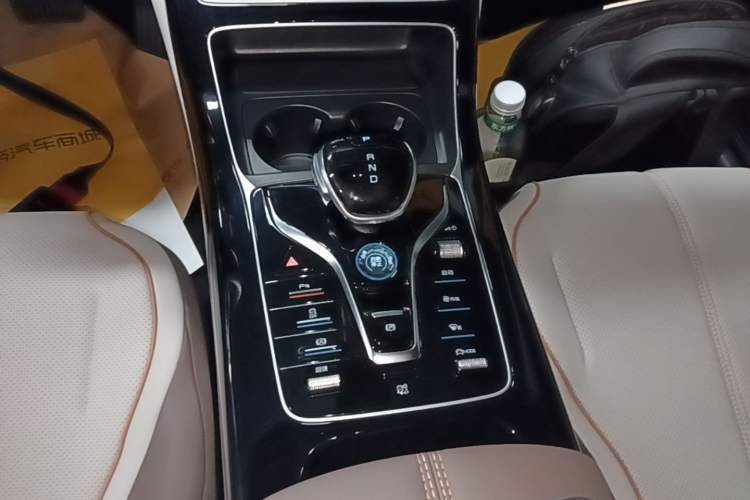 Used BYD Qin PLUS 2024 Honor Edition EV 420KM Leading Model Gear Lever