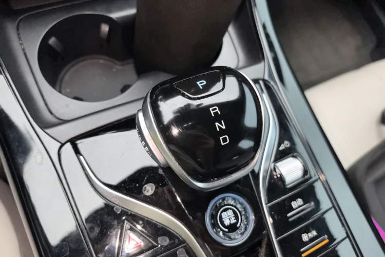 Used BYD Qin PLUS 2024 HONOR Edition DM-i 55KM Leading Model Gear Lever