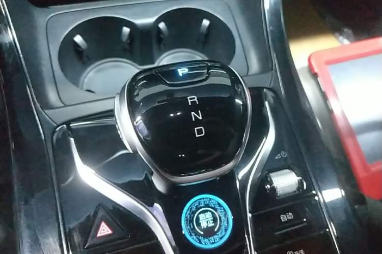 Used BYD Qin PLUS 2024 HONOR Edition DM-i 55KM Leading Model Gear Lever