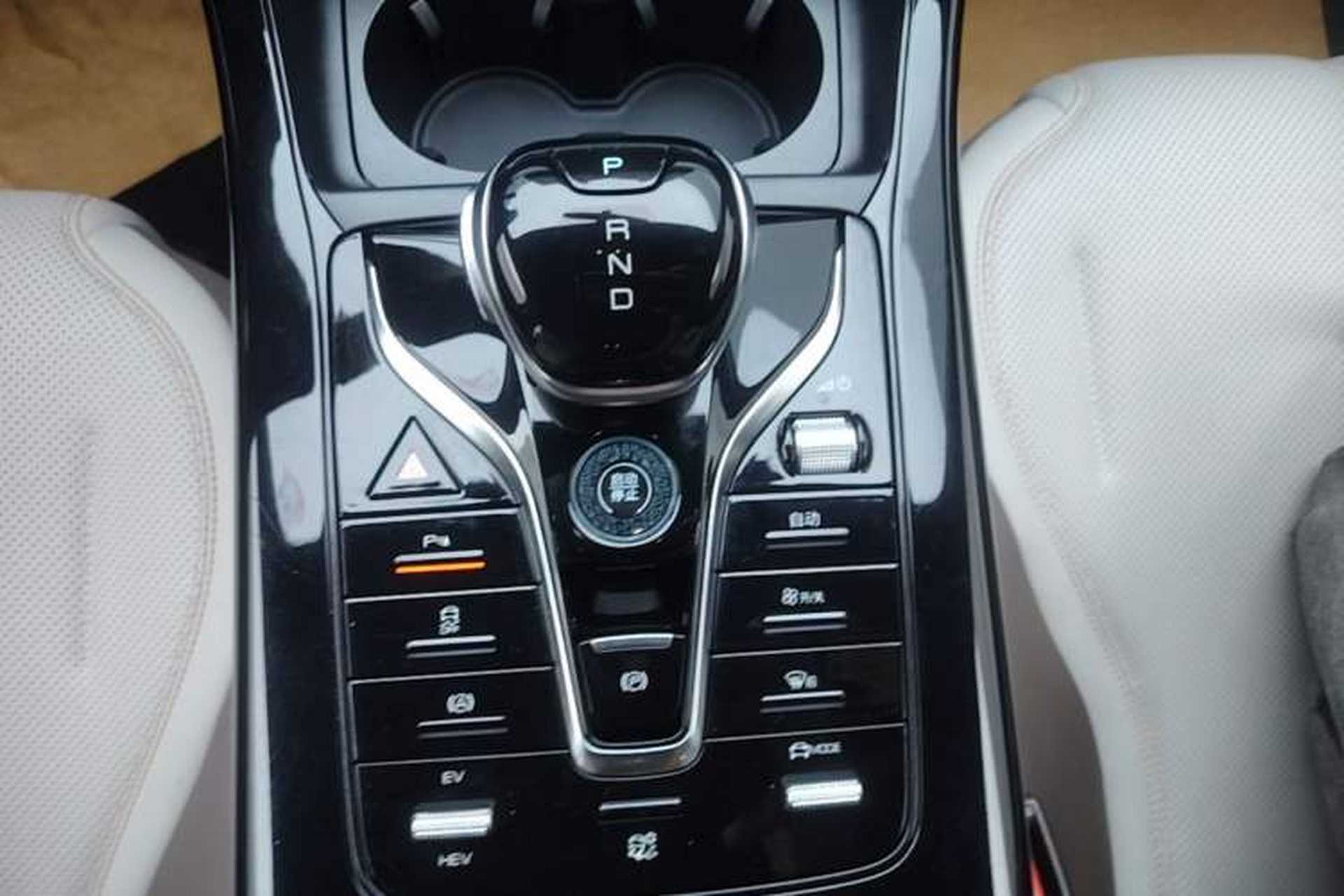 Used BYD Qin PLUS 2024 HONOR Edition DM-i 55KM Leading Model Gear Lever
