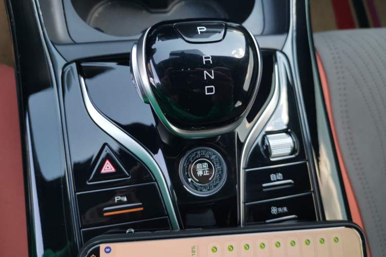 Used BYD Qin PLUS 2024 HONOR Edition DM-i 55KM Leading Model Gear Lever