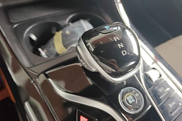 Used BYD Qin PLUS 2024 HONOR Edition DM-i 55KM Leading Model Gear Lever