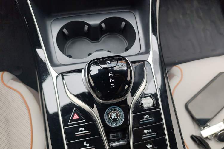 Used BYD Qin PLUS 2024 HONOR Edition DM-i 120KM Excellence Model Gear Lever