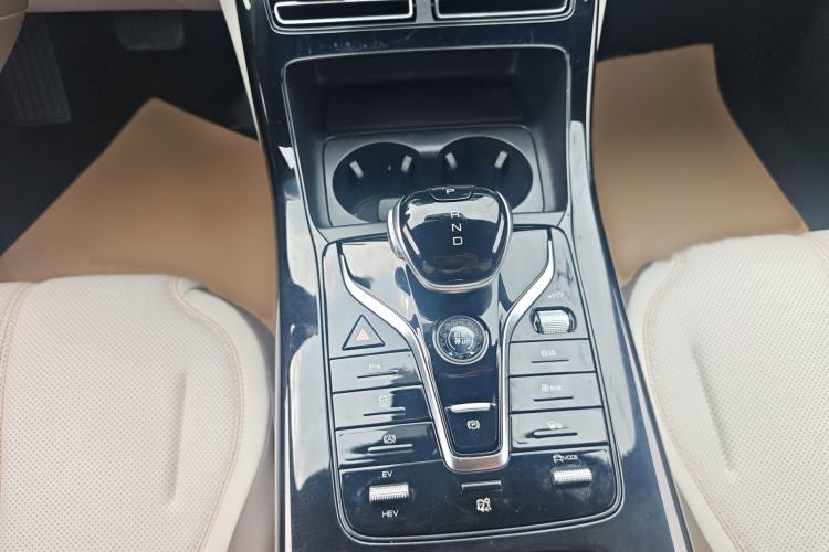 Used BYD Qin PLUS 2024 HONOR Edition DM-i 55KM Leading Model Gear Lever