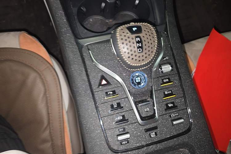 Used BYD Qin PLUS 2024 HONOR Edition DM-i 55KM Leading Model Gear Lever