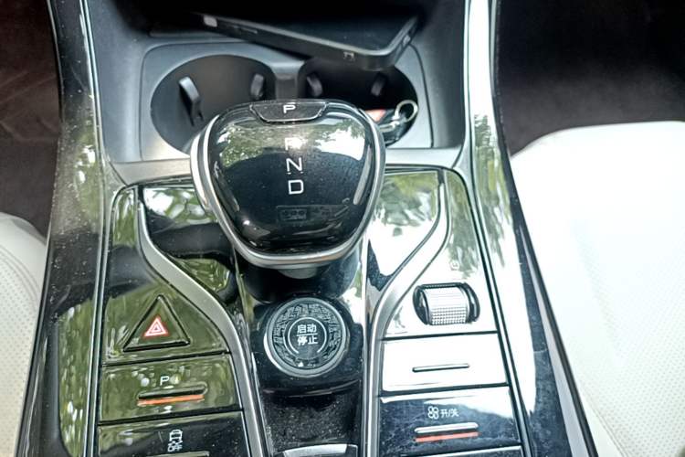 Used BYD Qin PLUS 2024 HONOR Edition DM-i 55KM Leading Model Gear Lever