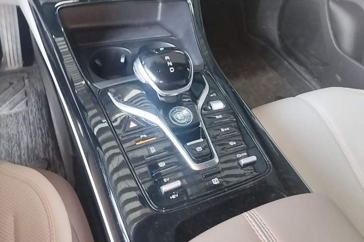 Used BYD Qin PLUS 2024 HONOR Edition DM-i 55KM Leading Model Gear Lever