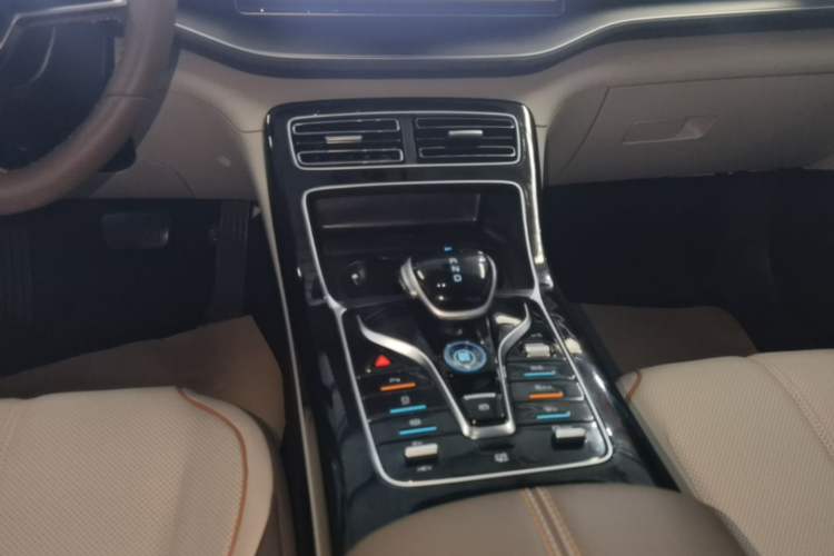Used BYD Qin PLUS 2024 HONOR Edition DM-i 120KM Beyond Model Gear Lever