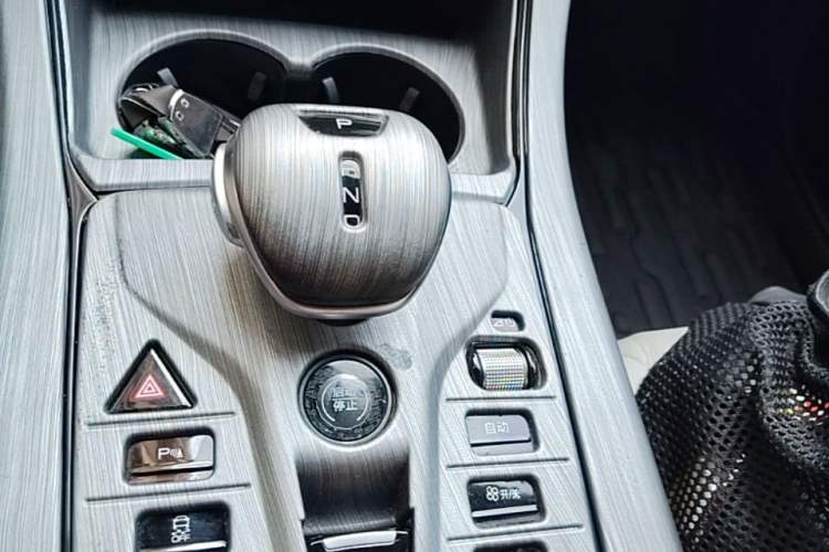 Used BYD Qin PLUS 2024 HONOR Edition DM-i 55KM Leading Model Gear Lever