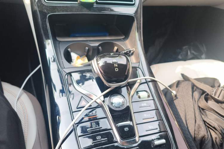 Used BYD Qin PLUS 2024 HONOR Edition DM-i 55KM Leading Model Gear Lever