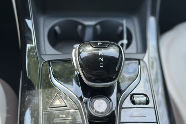 Used BYD Qin PLUS 2024 HONOR Edition DM-i 55KM Leading Model Gear Lever