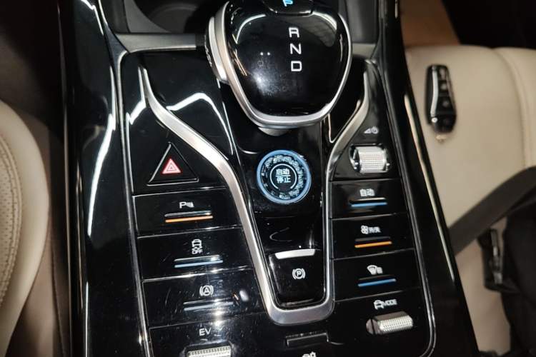 Used BYD Qin PLUS 2024 HONOR Edition DM-i 55KM Leading Model Gear Lever