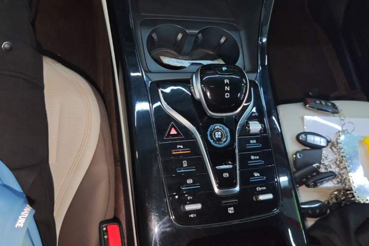 Used BYD Qin PLUS 2024 HONOR Edition DM-i 55KM Leading Model Gear Lever