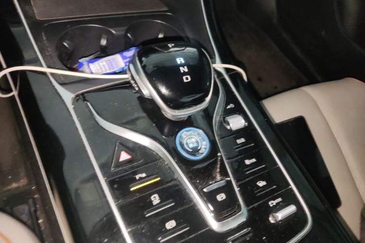 Used BYD Qin PLUS 2024 Honor Edition EV 510KM Leading Model Gear Lever