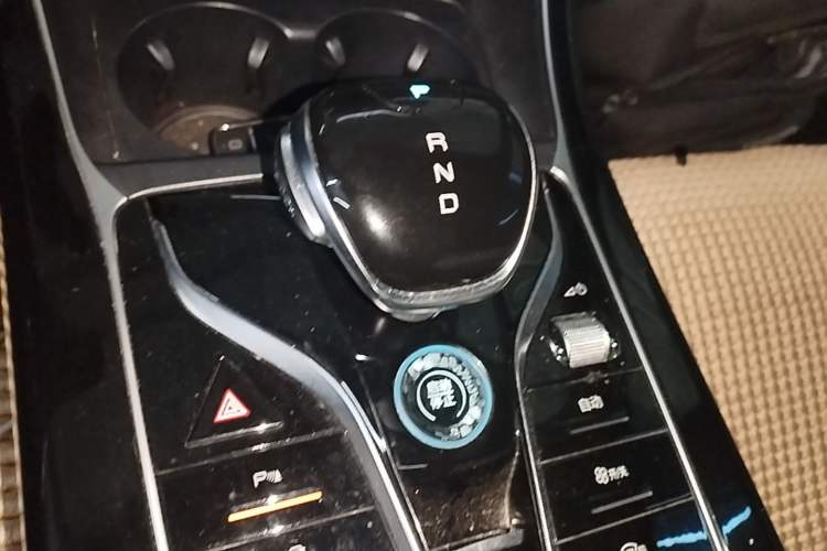 Used BYD Qin PLUS 2024 Honor Edition EV 420KM Beyond Model Gear Lever