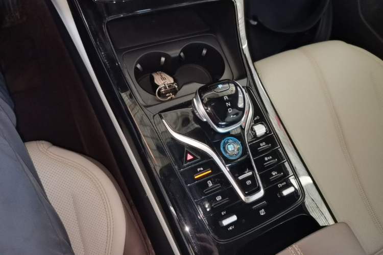 Used BYD Qin PLUS 2024 HONOR Edition DM-i 55KM Leading Model Gear Lever