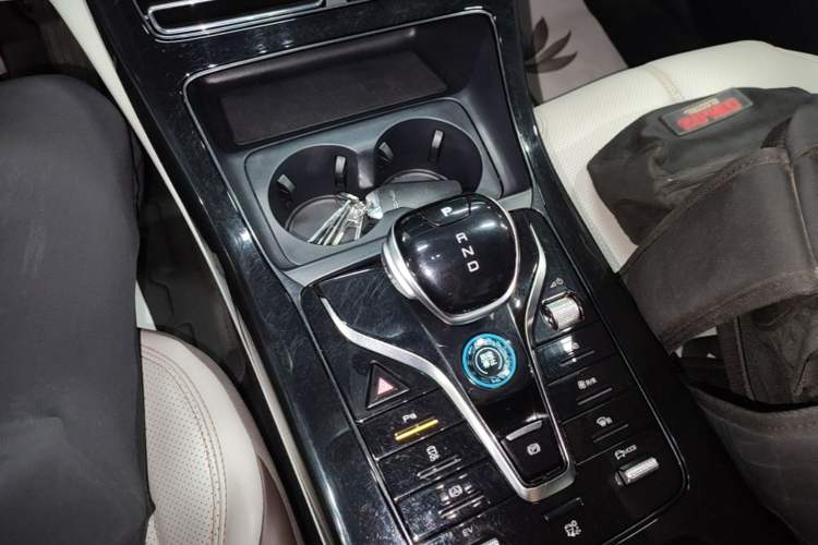 Used BYD Qin PLUS 2024 HONOR Edition DM-i 55KM Leading Model Gear Lever