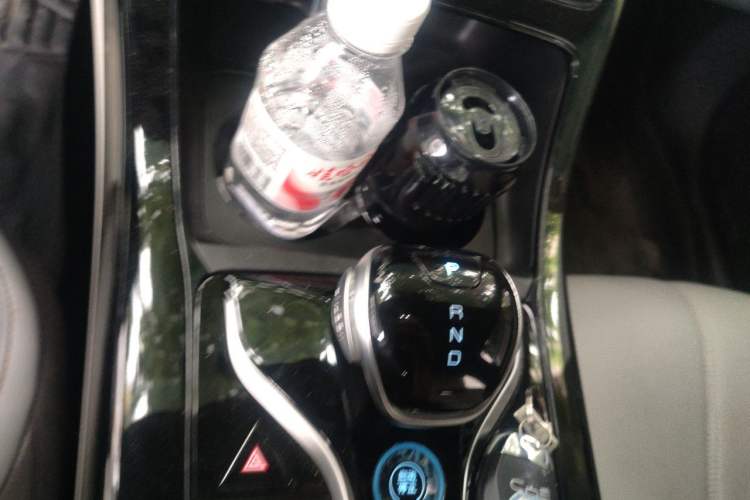 Used BYD Qin PLUS 2024 HONOR Edition DM-i 55KM Leading Model Gear Lever