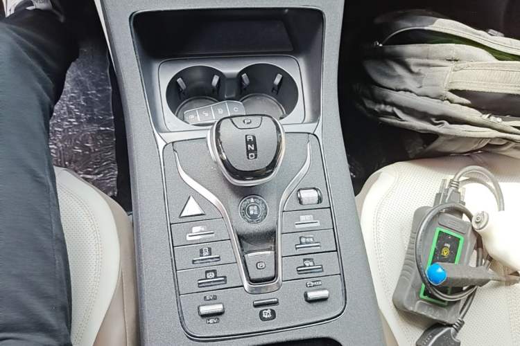 Used BYD Qin PLUS 2024 HONOR Edition DM-i 55KM Leading Model Gear Lever