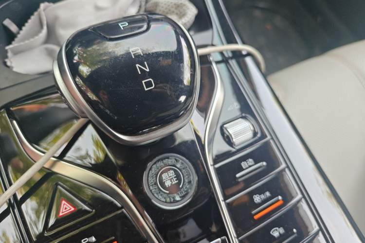 Used BYD Qin PLUS 2024 HONOR Edition DM-i 55KM Leading Model Gear Lever