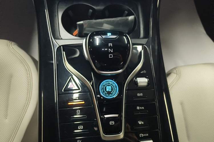 Used BYD Qin PLUS 2024 HONOR Edition DM-i 55KM Leading Model Gear Lever
