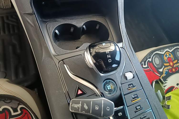 Used BYD Qin PLUS 2024 HONOR Edition DM-i 55KM Leading Model Gear Lever