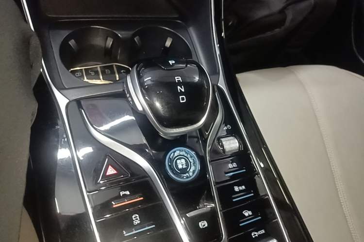 Used BYD Qin PLUS 2024 Honor Edition EV 420KM Leading Model Gear Lever