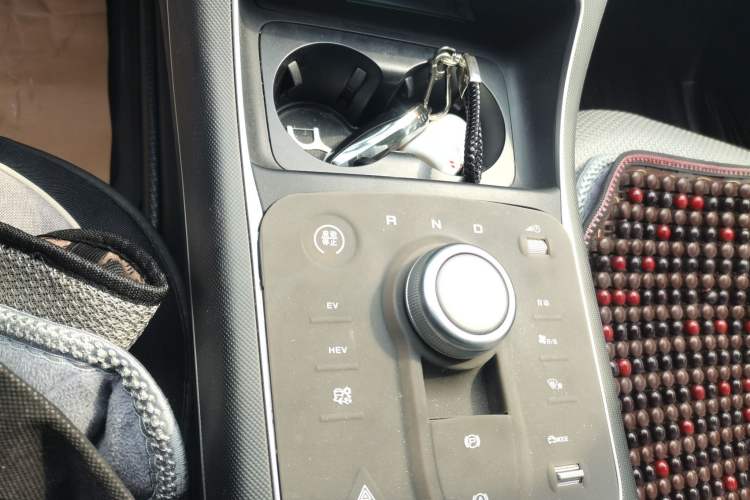 Used BYD Qin PLUS 2024 HONOR Edition DM-i 55KM Leading Model Gear Lever