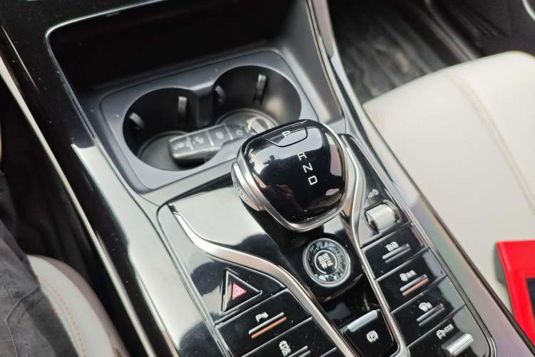 Used BYD Qin PLUS 2024 HONOR Edition DM-i 55KM Leading Model Gear Lever
