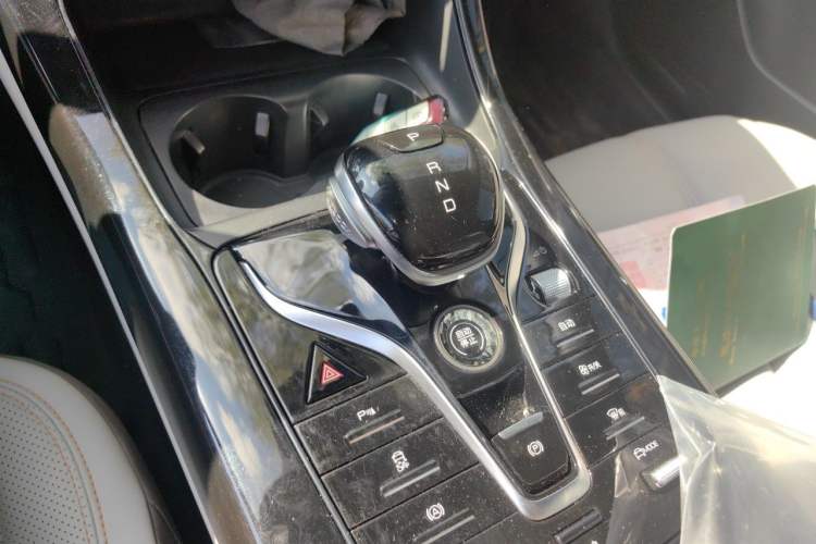 Used BYD Qin PLUS 2024 HONOR Edition DM-i 55KM Leading Model Gear Lever