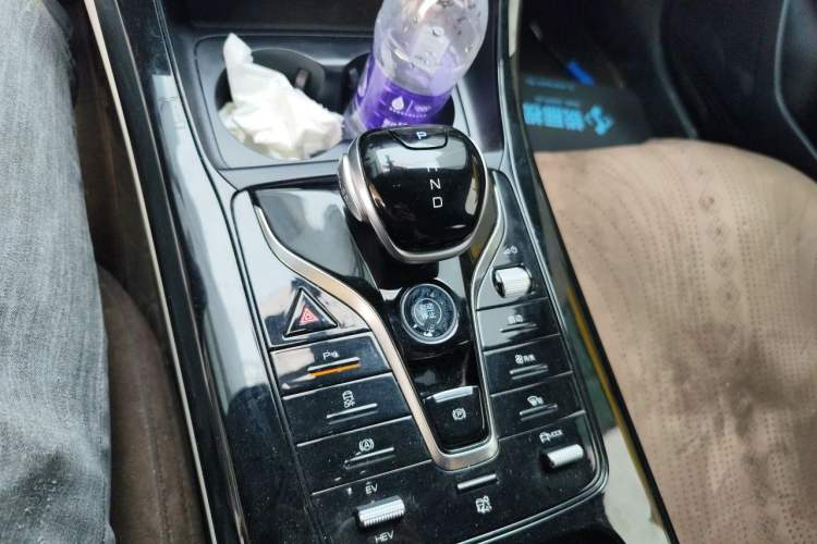 Used BYD Qin PLUS 2024 HONOR Edition DM-i 55KM Leading Model Gear Lever