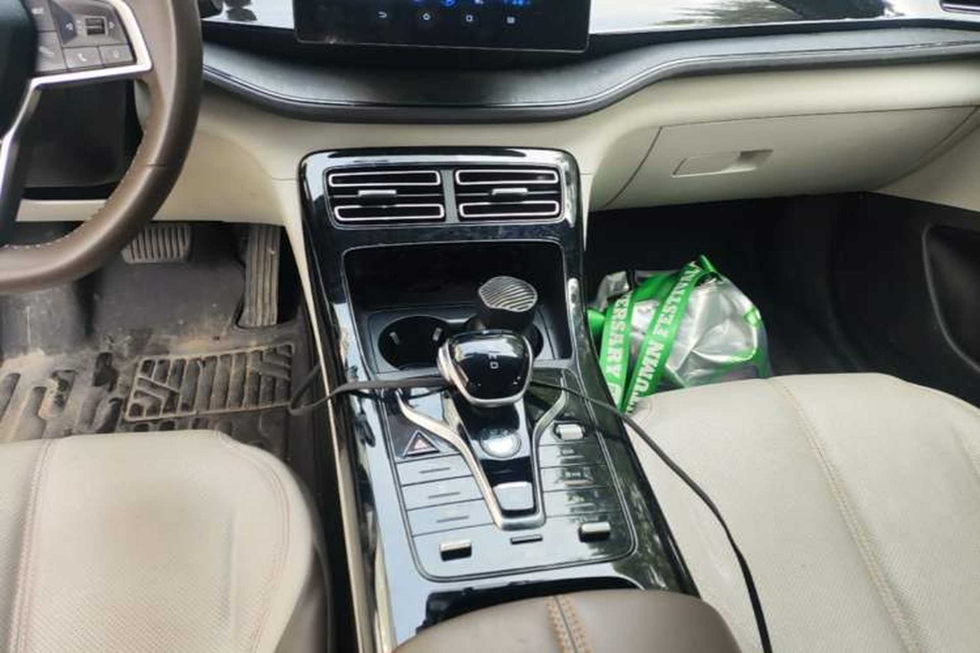 Used BYD Qin PLUS 2024 HONOR Edition DM-i 55KM Leading Model Gear Lever