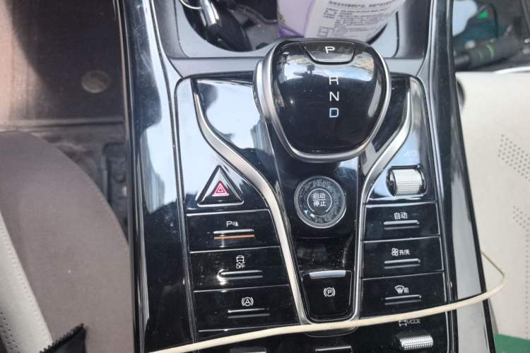 Used BYD Qin PLUS 2024 HONOR Edition DM-i 55KM Leading Model Gear Lever