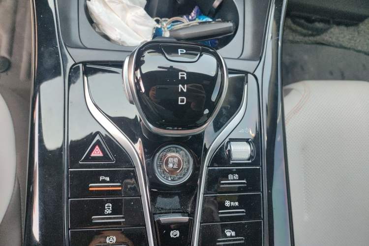 Used BYD Qin PLUS 2024 HONOR Edition DM-i 55KM Leading Model Gear Lever