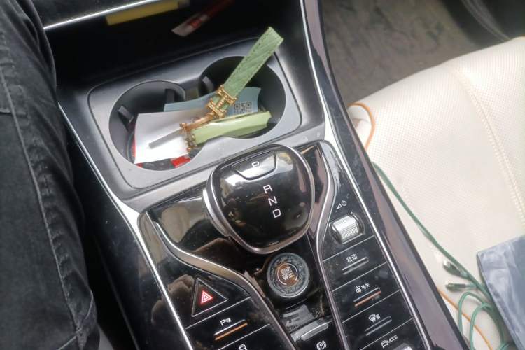 Used BYD Qin PLUS 2024 HONOR Edition DM-i 120KM Leading Model Gear Lever