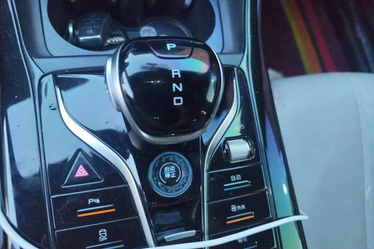 Used BYD Qin PLUS 2024 HONOR Edition DM-i 55KM Leading Model Gear Lever