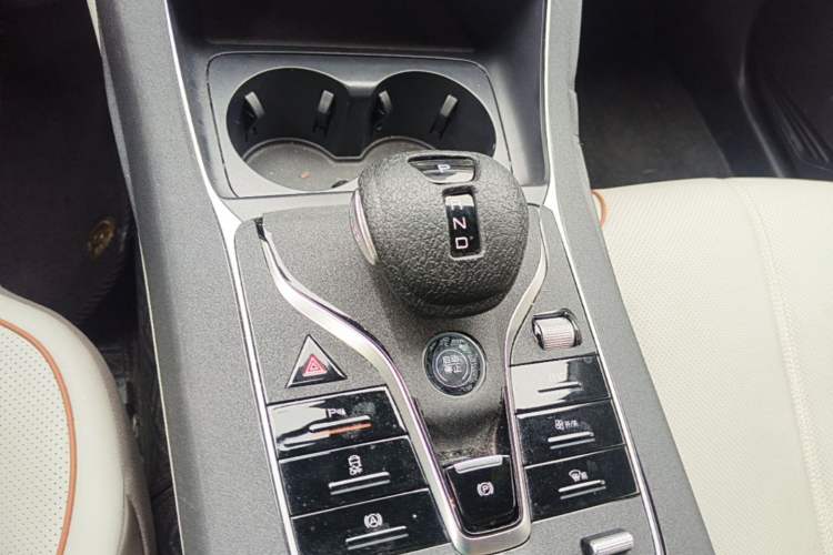 Used BYD Qin PLUS 2024 Honor Edition EV 420KM Leading Model Gear Lever