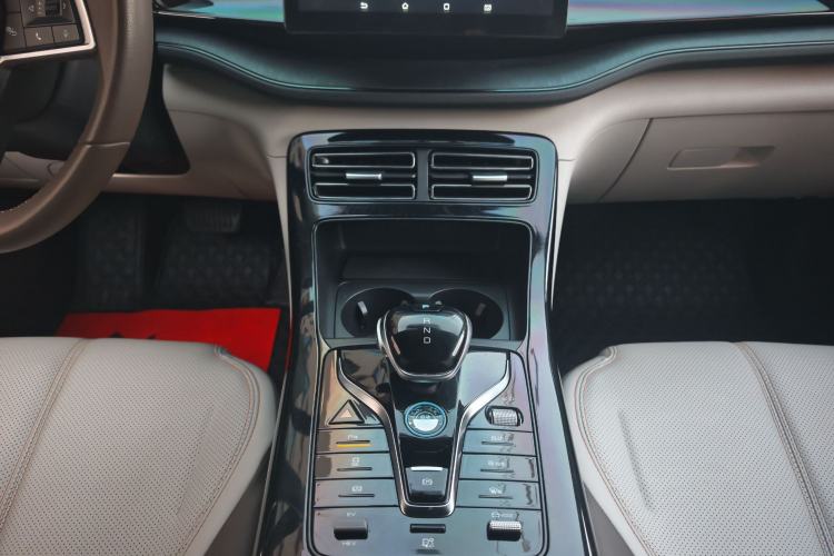 Used BYD Qin PLUS 2024 HONOR Edition DM-i 55KM Leading Model Gear Lever