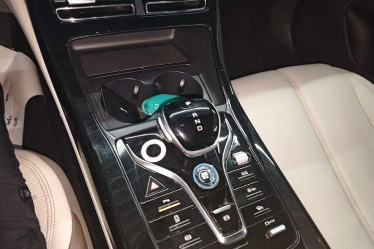 Used BYD Qin PLUS 2024 HONOR Edition DM-i 55KM Leading Model Gear Lever