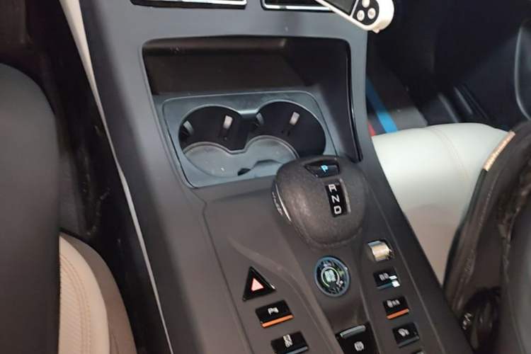 Used BYD Qin PLUS 2024 HONOR Edition DM-i 55KM Leading Model Gear Lever