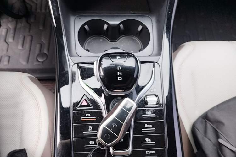Used BYD Qin PLUS 2024 HONOR Edition DM-i 55KM Leading Model Gear Lever
