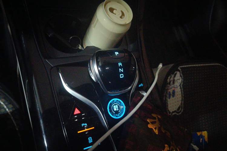 Used BYD Qin PLUS 2024 HONOR Edition DM-i 55KM Leading Model Gear Lever