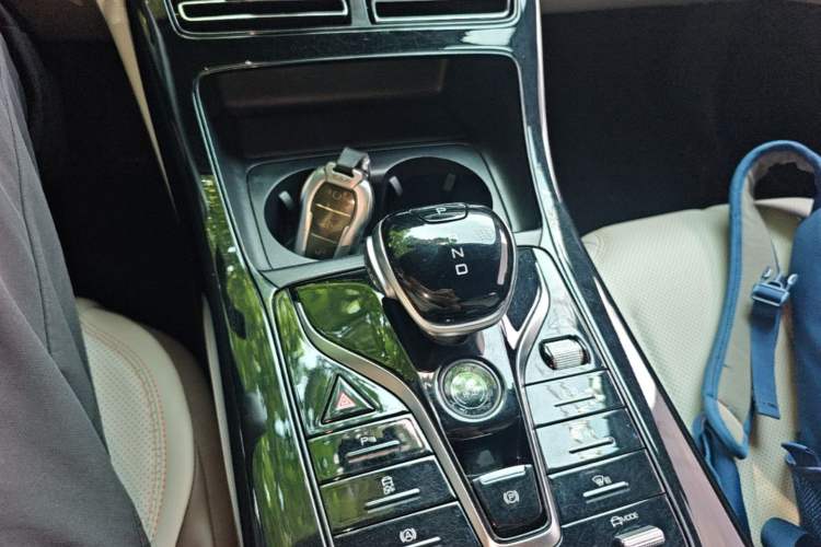 Used BYD Qin PLUS 2024 HONOR Edition DM-i 55KM Leading Model Gear Lever