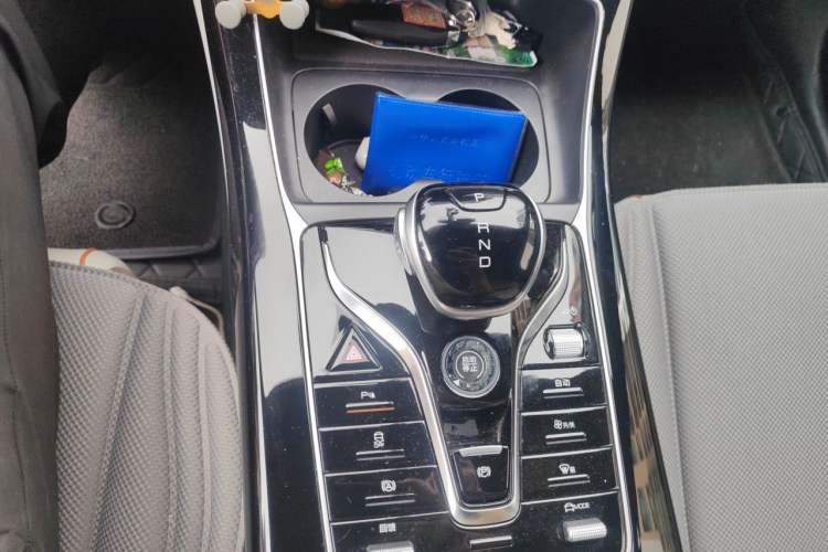 Used BYD Qin PLUS 2024 Honor Edition EV 420KM Leading Model Gear Lever