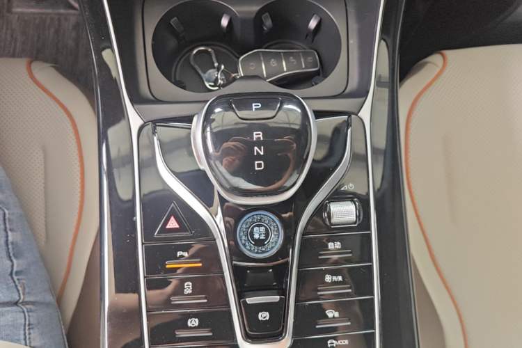 Used BYD Qin PLUS 2024 Honor Edition EV 510KM Leading Model Gear Lever
