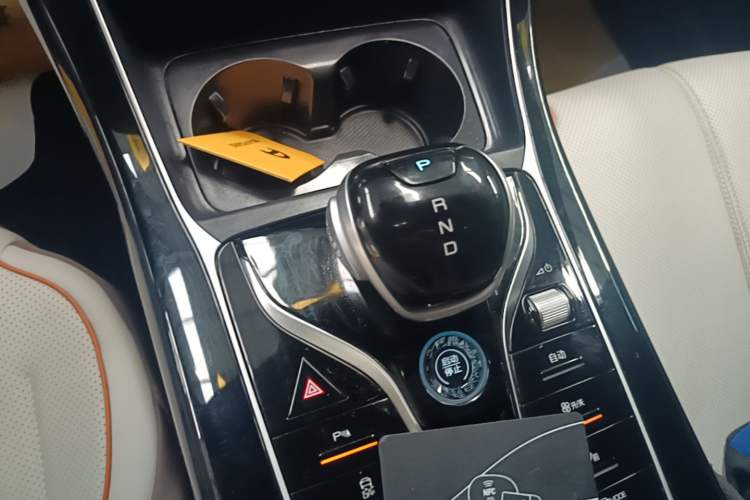 Used BYD Qin PLUS 2024 Honor Edition EV 510KM Leading Model Gear Lever