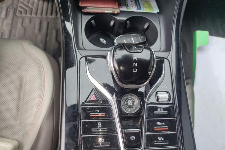 Used BYD Qin PLUS 2024 HONOR Edition DM-i 55KM Leading Model Gear Lever