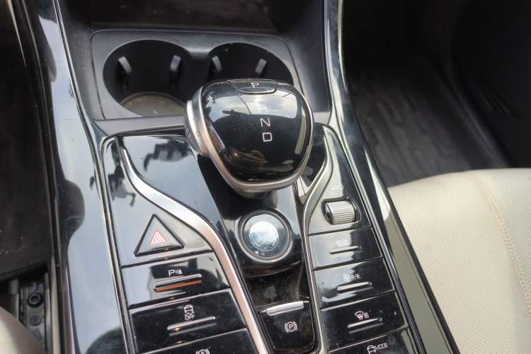 Used BYD Qin PLUS 2024 HONOR Edition DM-i 55KM Leading Model Gear Lever